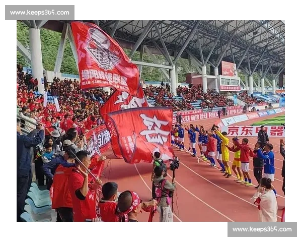 川超赛场双份浪漫!绵阳球迷求婚获 10 万购房券 川超赛场双份浪漫!绵阳球迷求婚获 10 万购房券