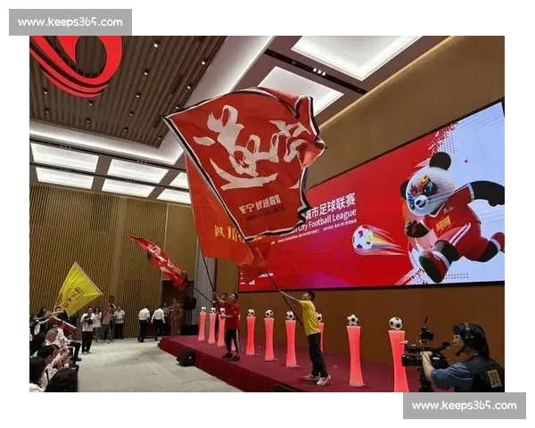 川超冷门夜!遂宁 10 人逼平成都,102 人跨行业拉拉队成焦点 川超冷门夜!遂宁 10 人逼平成都,102 人跨行业拉拉队成焦点