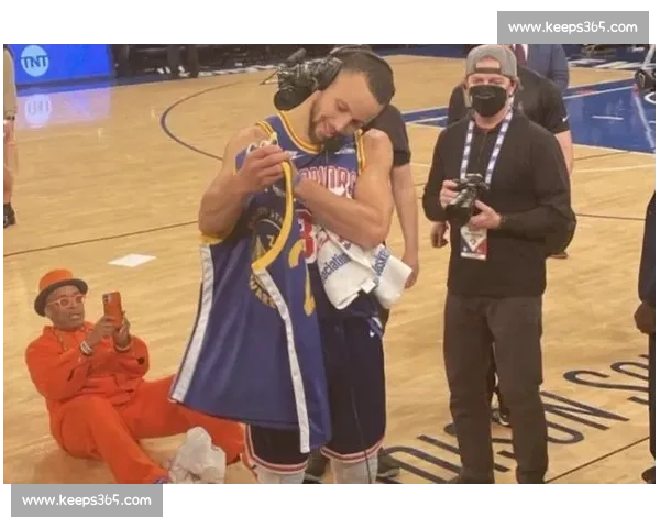 川超解说回应 “封神”:是热爱接住了掌声 川超解说回应 “封神”:是热爱接住了掌声