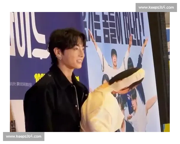 救命!田柾国公主抱车银优立牌狂奔,可爱到犯规 救命!田柾国公主抱车银优立牌狂奔,可爱到犯规