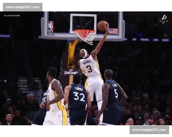 湖人对阵热火第四战第一节攻防博弈揭示比赛走向关键调整与节奏变化 湖人对阵热火第四战第一节攻防博弈揭示比赛走向关键调整与节奏变化