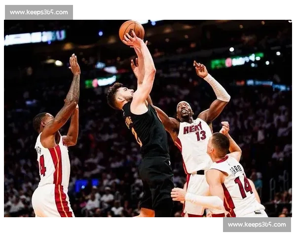 戴维斯领衔巅峰对决热火豪强之夜谁能主宰比赛走势最终胜负揭晓时